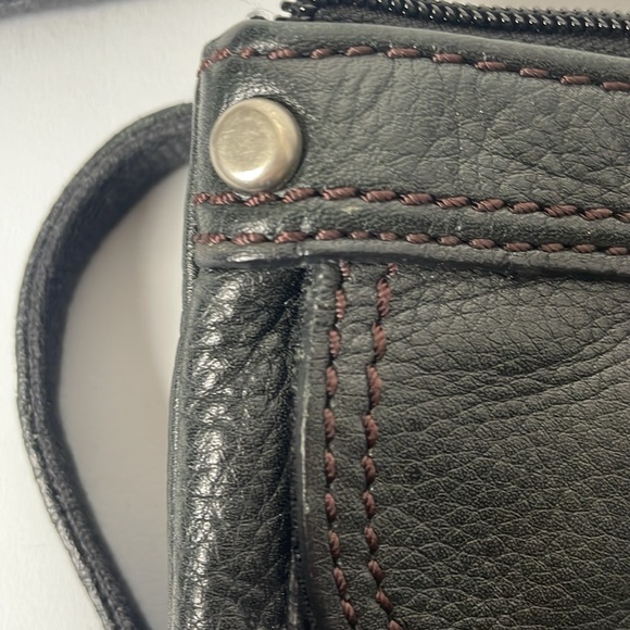 Fossil Leather Crossbody Black Leather Bag - lg front pocket -inside zip pocket - Picture 7 of 7